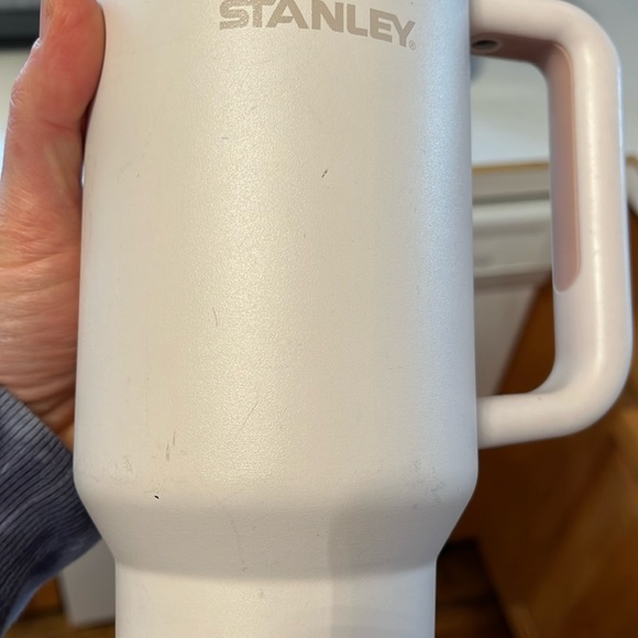 Stanley 40 ounce Quencher in Rose Quartz - Picture 3 of 6